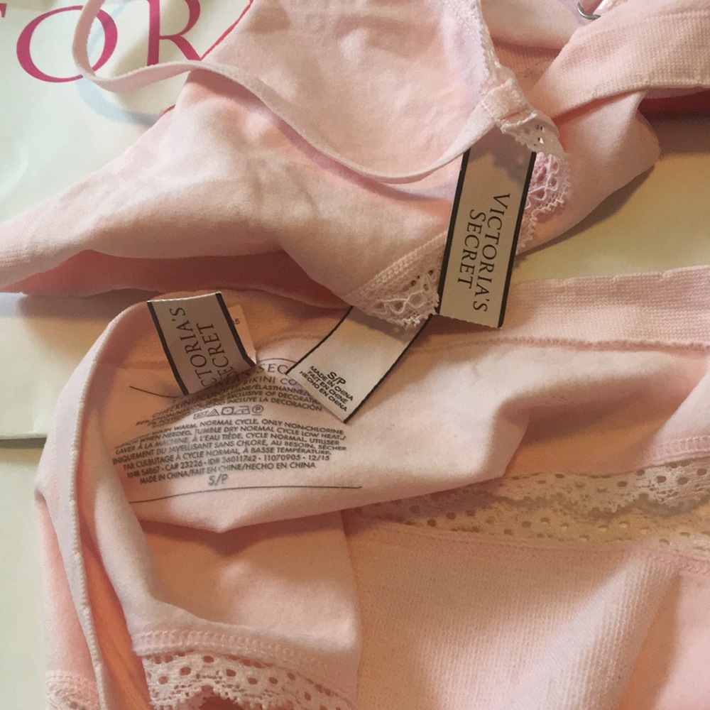 SOLD❌Victoria's Secret Valentine's Day Set - Picture 4 of 4